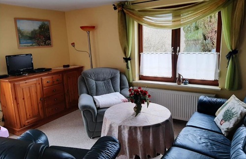 Ziegenrueck Apartment | Pet-Friendly Ferienwohnung Sylvia-Marie for Family Getaways