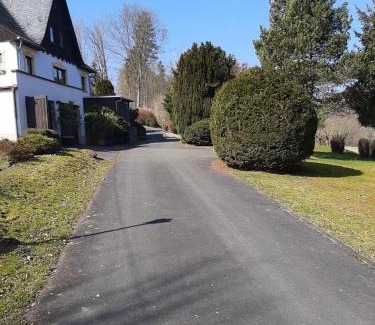 Ziegenrueck Apartment | Pet-Friendly Ferienwohnung Sylvia-Marie for Family Getaways