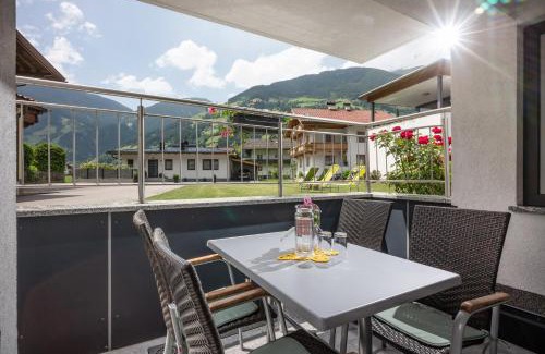 Ramsau im Zillertal Apartment | Cozy Ferienwohnung Taschler with Oceanfront Views