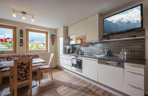 Ramsau im Zillertal Apartment | Cozy Ferienwohnung Taschler with Oceanfront Views