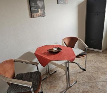 Ahnatal Apartment | Welcoming Ferienwohnung Talblick - Child Friendly Retreat