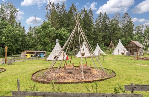 Sauldorf House | Pet Friendly Ferienwohnung Tipihof with Family-Friendly Perks