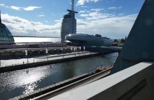 Mitte-Sud Apartment | Oceanfront Retreat: Ferienwohnung 'Ton Utkiek' Awaits