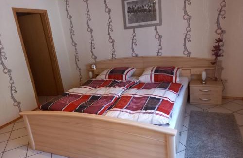 Lemberg Apartment | Child-Friendly Ferienwohnung Tremmbach with 9/10 Guest Rating