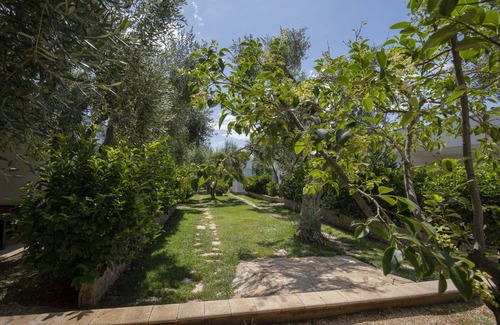 Mattinata House | Delightful Ferienwohnung Ulivo with Pool & Private Beach
