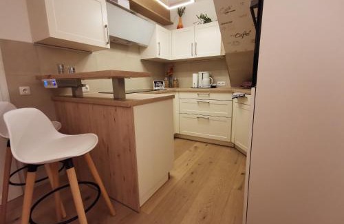 Gottesgrun Apartment | Pet-Friendly Pension Gürtler with Oceanfront Pool & Dining