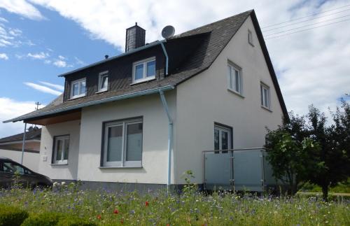 Villmar Apartment | Top-Rated Ferienwohnung Unica with Kitchen in Lahntal