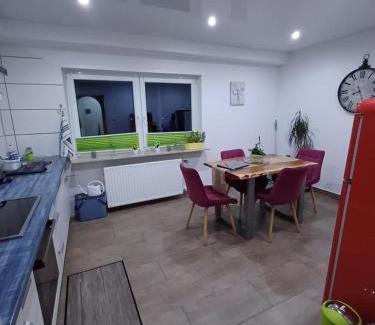 Hinterweidenthal Apartment | Exceptional Ferienwohnung Unterm Rappenfels with Ocean Views