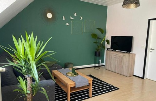 Briesen Apartment | Cozy Retreat: Ferienwohnung Unter den Linden, Child Friendly