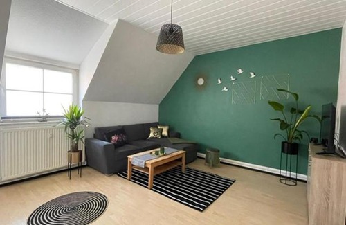 Briesen Apartment | Cozy Retreat: Ferienwohnung Unter den Linden, Child Friendly