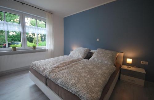 Uplengen Apartment | Family-Friendly Ferienwohnung Up Hobarg with Hot Tub