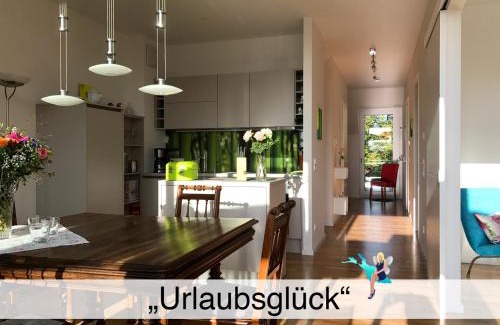 Insel Apartment | Bright Getaway: Relaxing Apartment with Lake View & Balcony