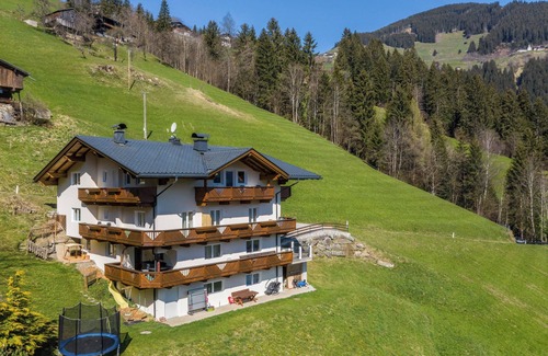 Schwendau Apartment | Experience Ferienwohnung Valentina: Ski Resort & Spa Retreat
