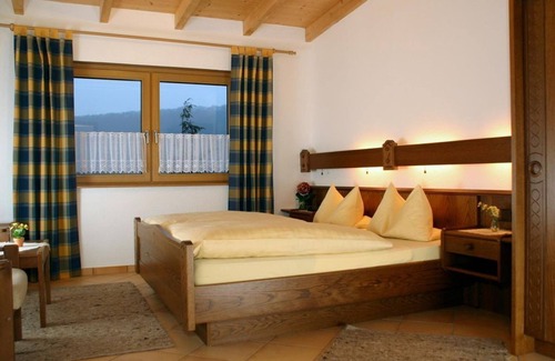 Neumagen-Dhron Bed & Breakfast | Cozy Retreat at Landhaus Mosel with Family-Friendly Amenities