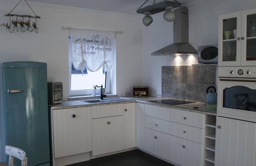Bendorf Apartment | Cozy Ferienwohnung Viva la Vida: Family-Friendly Retreat