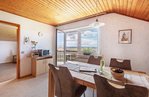 Bad Bellingen Apartment | Cozy Ferienwohnung Vogesenblick with Spa & Breakfast