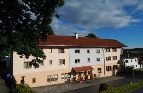 Drachselsried Apartment | Cozy Ferienwohnung Vogl: Pet and Child Friendly Retreat