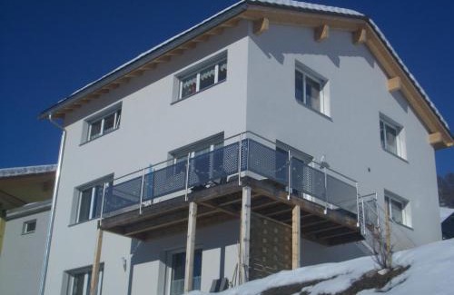 Ftan Apartment | Pet-Friendly Ferienwohnung Vonlanthen with 9.8 Guest Rating