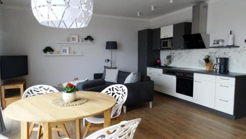 Muritz Apartment | 5-Star Waterfront Retreat with Sauna for Nature Lovers