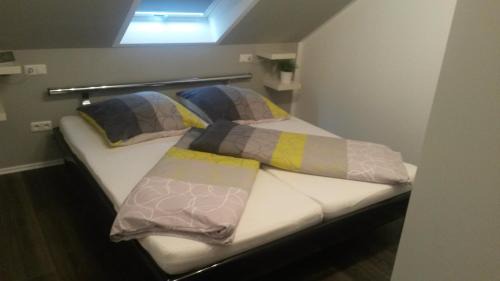 Hemeln Apartment | Family-Friendly Ferienwohnung Wesertraum with Breakfast Included