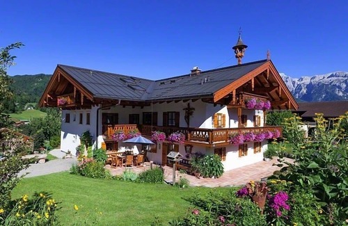 Bischofswiesen Apartment | Cozy Watzmann Apartment for Families with Balcony & Kitchen