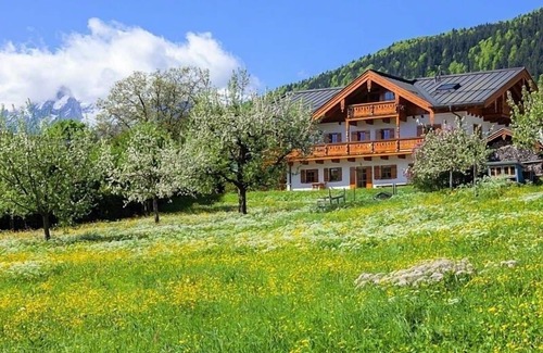 Bischofswiesen Apartment | Cozy Watzmann Apartment for Families with Balcony & Kitchen