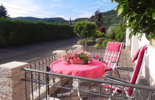 Neef Apartment | Experience Ferienwohnung Wagner: 4-Star Comfort & Breakfast