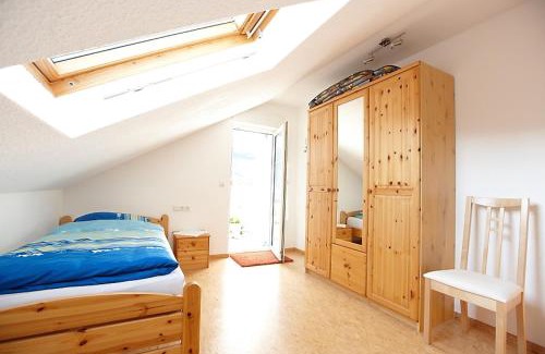 Zeltingen-Rachtig Apartment | Child-Friendly Retreat at Weingut Ackermann - Guest Rated 9/10