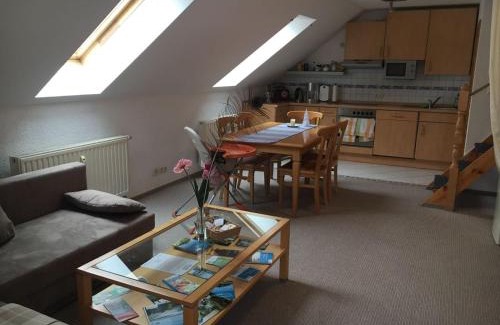 Alkersleben Apartment | Family-Friendly Ferienwohnung Weißkopf with Kitchen Amenities