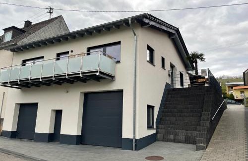 Neumagen-Dhron Apartment | Relax in Wein unter Palmen: 9.6 Rated Family Retreat