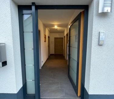 Neumagen-Dhron Apartment | Relax in Wein unter Palmen: 9.6 Rated Family Retreat