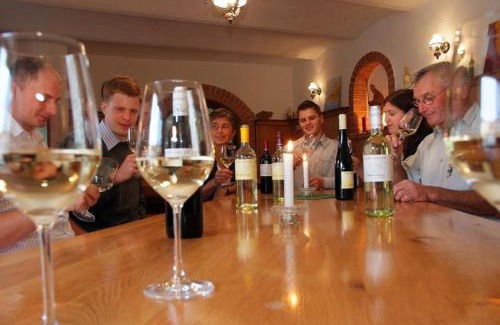 Weitersfeld Apartment | Exceptional Ferienwohnung Weinkutscher: Perfect for Families