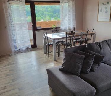 Kirrberg Apartment | Pet-Friendly Ferienwohnung Weitblick Uninah - Guest Rated 9.8