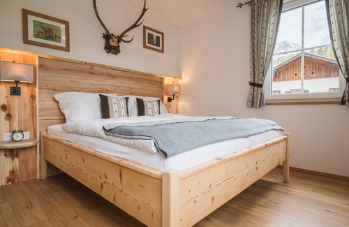Bad Goisern Apartment | Relaxing Retreat at Ferienwohnung Wilderer - Villa Salzweg