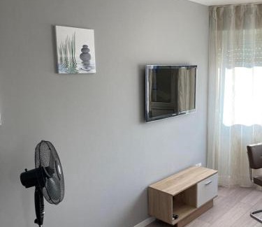 Augsburg-Goggingen Apartment | Family-Friendly Ferienwohnung Winkler with Great Guest Ratings