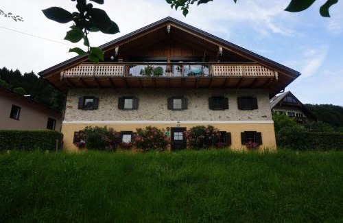 Unterach am Attersee Apartment | Beachfront Retreat at Ferienwohnung Woferlbauer - Rated 9/10