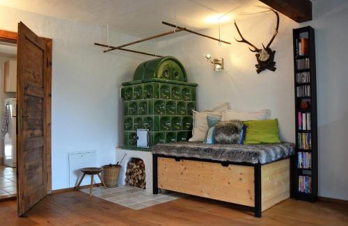 Unterach am Attersee Apartment | Beachfront Retreat at Ferienwohnung Woferlbauer - Rated 9/10
