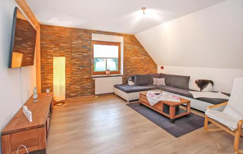 Helpt Apartment | Family-Friendly Ferienwohnung Woldegk: Pet Welcoming Retreat