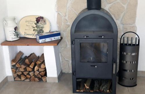 Klein Ziethen Apartment | Cozy Ferienwohnung Wroblewsky: Pet Friendly & Family Fun
