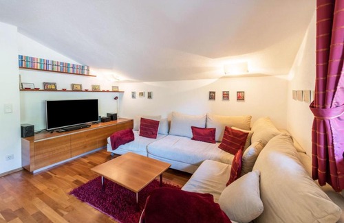 Jochberg Apartment | Welcoming Ferienwohnung Wurzhöhe with Hot Tub & Pet-Friendly