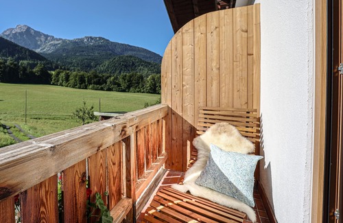 Oberau Apartment | Cozy Ferienwohnung Zinken with Balcony for 2 Guests