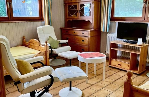 Kirchzarten Apartment | Family-Friendly Ferienwohnung Zitrone with Kitchen & Pet Access