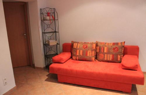 Donnersdorf Apartment | Discover Ferienwohnung Zu den Weinbergen: 9/10 Guest Rated