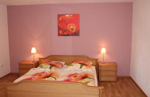 Donnersdorf Apartment | Discover Ferienwohnung Zu den Weinbergen: 9/10 Guest Rated