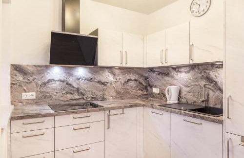 Ehrwald Apartment | Pet-Friendly Ferienwohnung Zugspitze: Family & Accessibility Focus