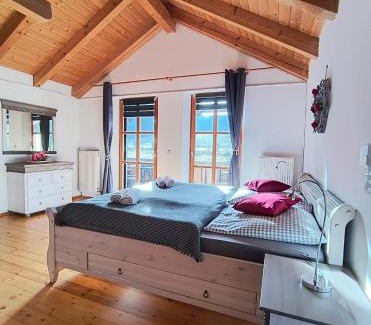 Oberviechtach Apartment | Discover Ferienwohnung zum Forsthaus: Poolside Retreat Awaits