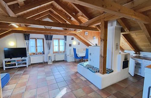 Oberviechtach Apartment | Discover Ferienwohnung zum Forsthaus: Poolside Retreat Awaits