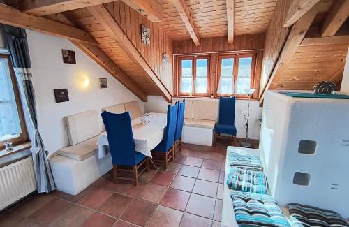 Oberviechtach Apartment | Discover Ferienwohnung zum Forsthaus: Poolside Retreat Awaits