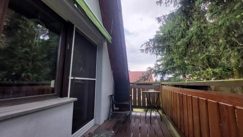 Friedersdorf Apartment | Family-Friendly Getaway at Ferienwohnung zum Holzwurm