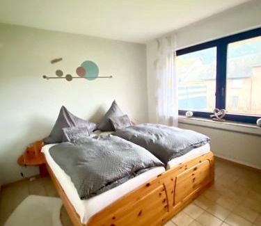 Bremm Apartment | Exceptional Ferienwohnung Zum König with Breakfast & Kitchen